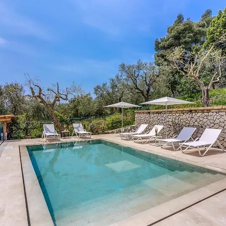 Mediterranea With Heated Pool, Walking Distance From Town Villa
