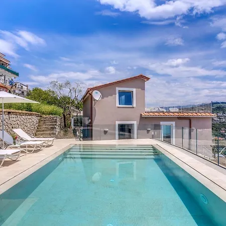 Mediterranea With Heated Pool, Walking Distance From Town *